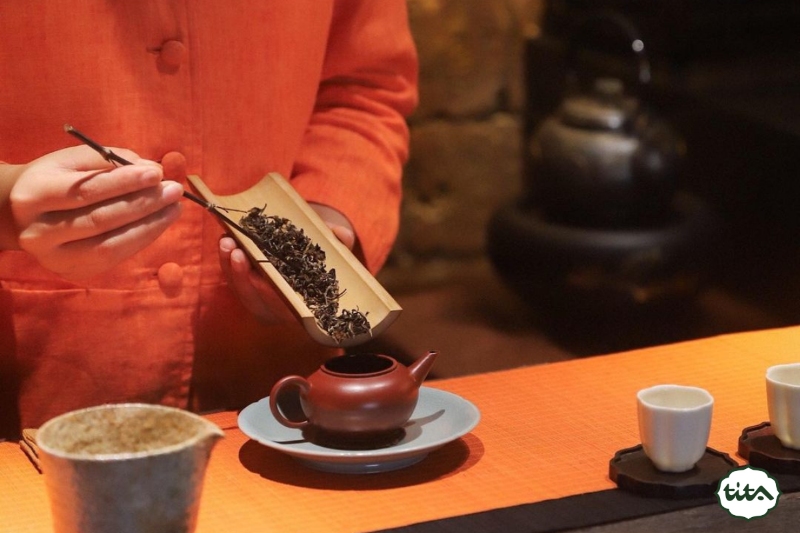 tra-uong-ngay-tet
